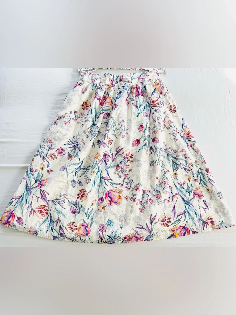 Like new Steve Madden 2 piece matching floral skirt + crop top set. Sz M/L.